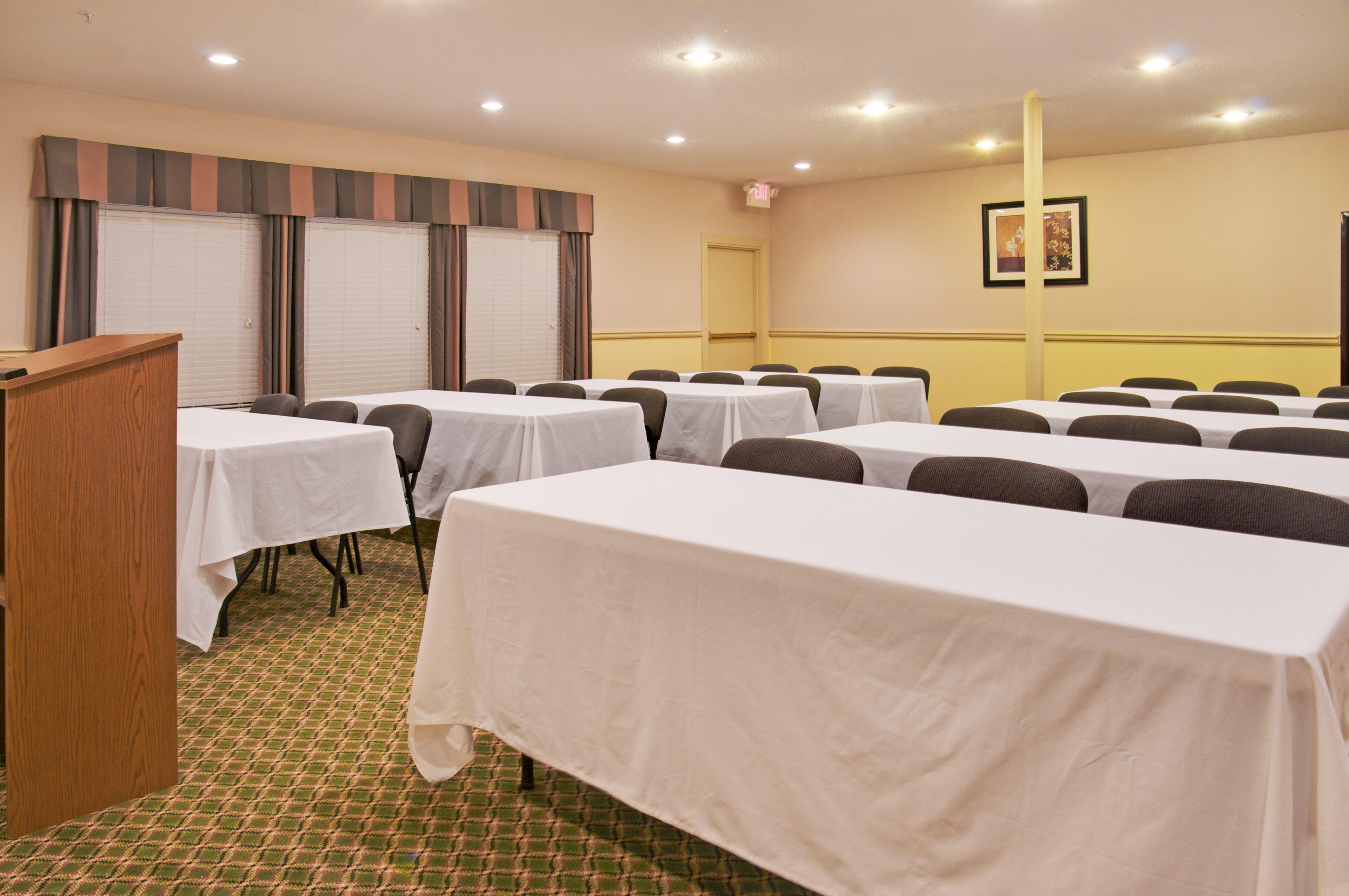 Holiday Inn Express Hotel & Suites Livingston Buitenkant foto